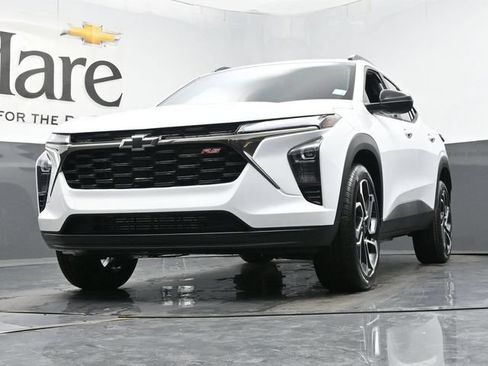 New 2026 Chevrolet Trax RS w/ Sunroof Package FWD image 4