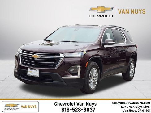 Used 2023 Chevrolet Traverse LT FWD image 1
