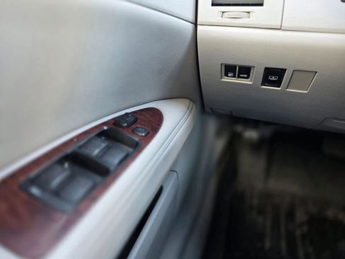 Used 2011 Toyota Avalon Limited image 17