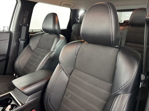 Used 2024 Mitsubishi Outlander SE image 9