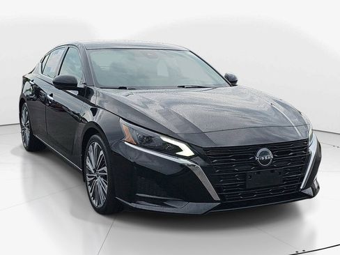 Used 2024 Nissan Altima 2.5 SL FWD image 2