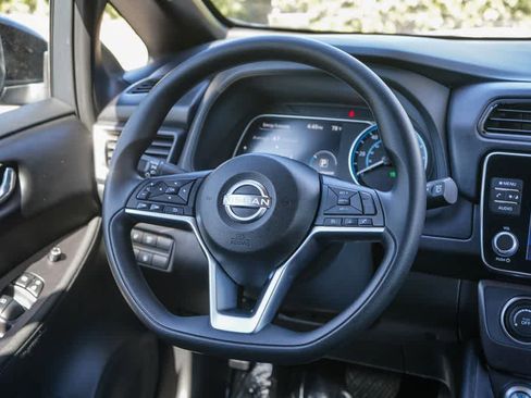 Used 2025 Nissan Leaf S FWD image 15