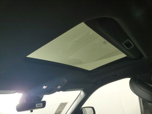 New 2025 Jeep Grand Cherokee Altitude image 16