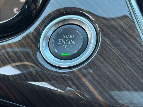 Used 2025 Cadillac XT6 Sport w/ Platinum Package image 28