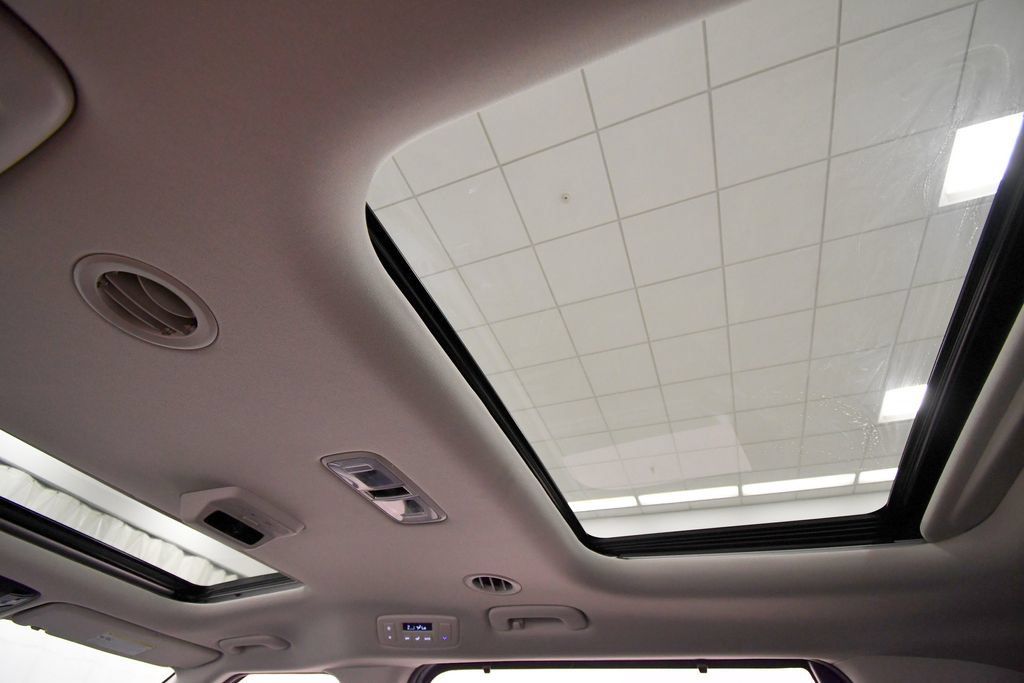 Certified 2026 Kia Carnival SX w/ SX Dark Edition Package FWD image 18