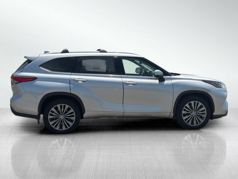 Used 2021 Toyota Highlander Platinum AWD/4WD image 6