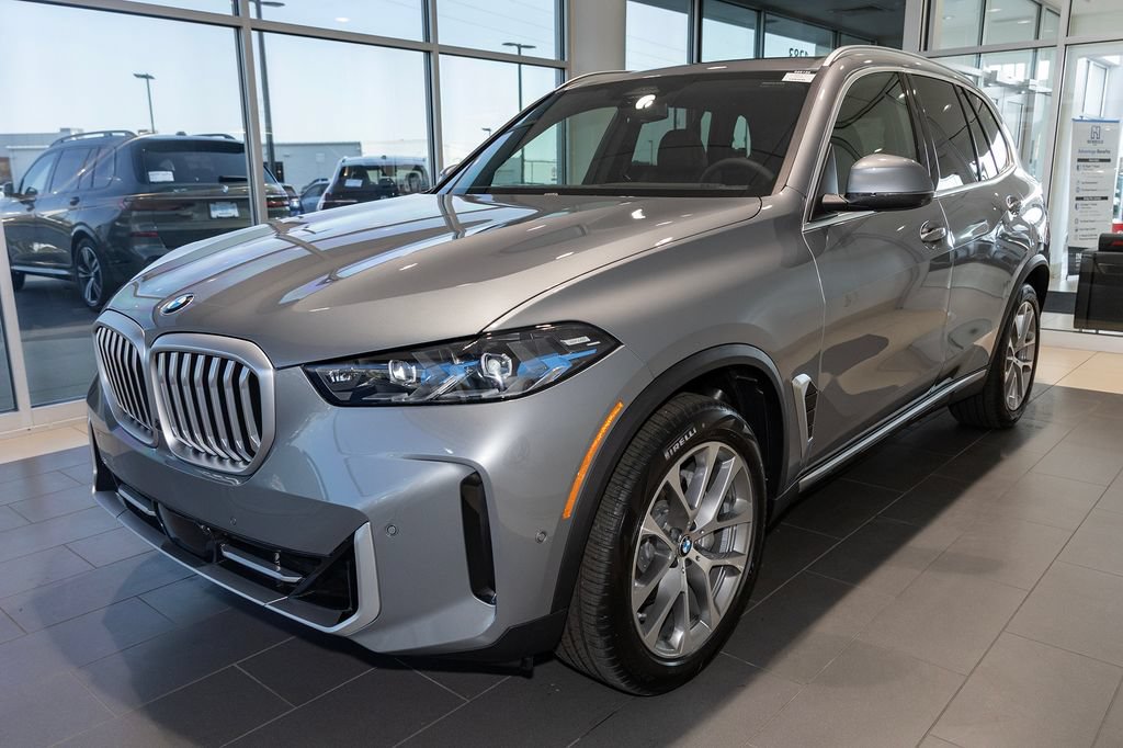 Used 2026 BMW X5 xDrive40i w/ Premium Package AWD/4WD image 3