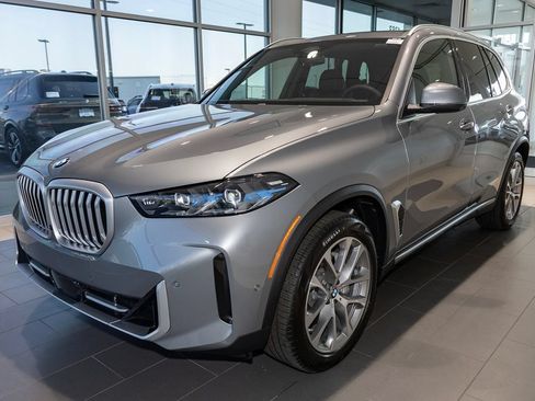 Used 2026 BMW X5 xDrive40i AWD/4WD image 3