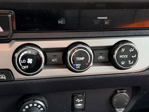 Used 2016 Toyota Tacoma SR5 image 14