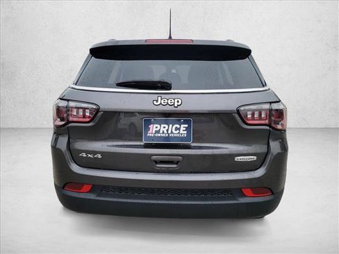 Used 2022 Jeep Compass Latitude image 6