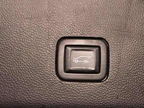 Used 2023 Chevrolet Traverse Premier image 18