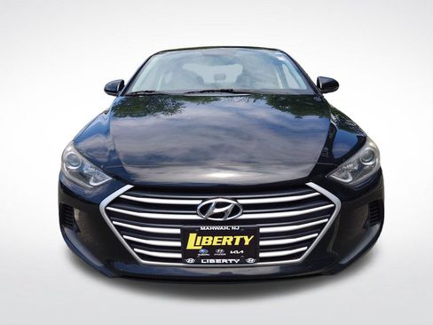 Used 2017 Hyundai Elantra SE FWD image 9