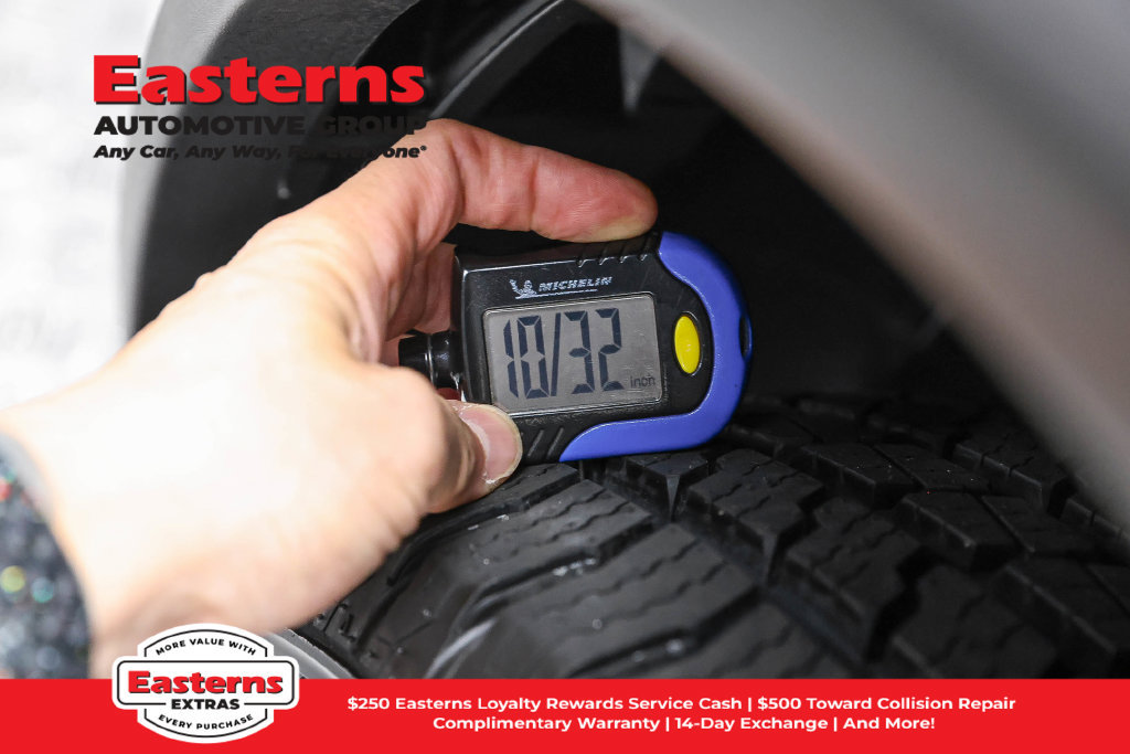 Used 2023 Nissan Rogue S AWD/4WD image 29