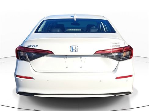 Used 2022 Honda Civic Touring image 3