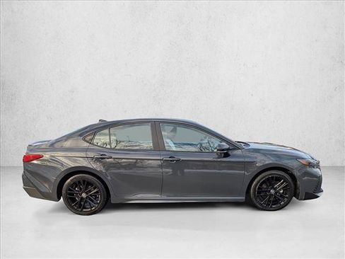 Used 2025 Toyota Camry SE image 4