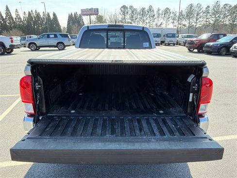 Used 2016 Toyota Tacoma SR5 w/ SR5 Appearance Package (SN) image 18