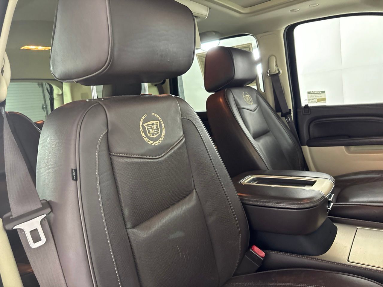 Used 2014 Cadillac Escalade Platinum AWD/4WD image 29