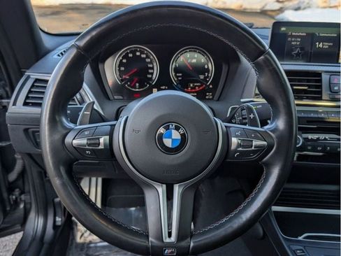 Used 2018 BMW M2 image 16
