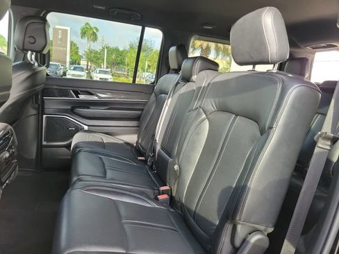 Used 2022 Jeep Wagoneer Series II AWD/4WD image 15