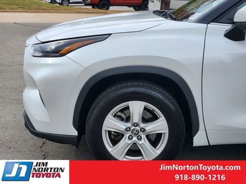 Used 2023 Toyota Highlander LE image 9