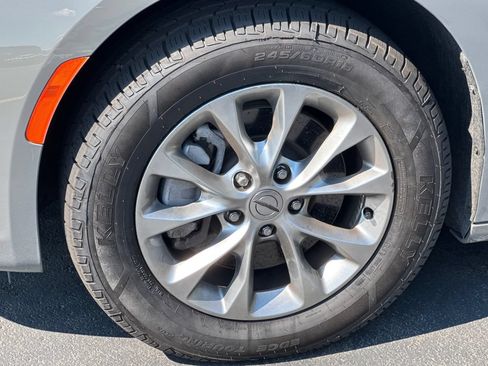 Used 2023 Chrysler Pacifica Touring-L AWD/4WD image 9