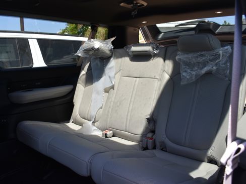 New 2026 Jeep Grand Wagoneer L Limited AWD/4WD image 31