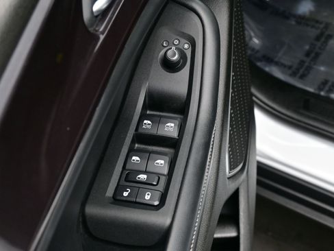 Used 2022 Jeep Grand Cherokee L Laredo w/ Luxury Tech Group I image 11