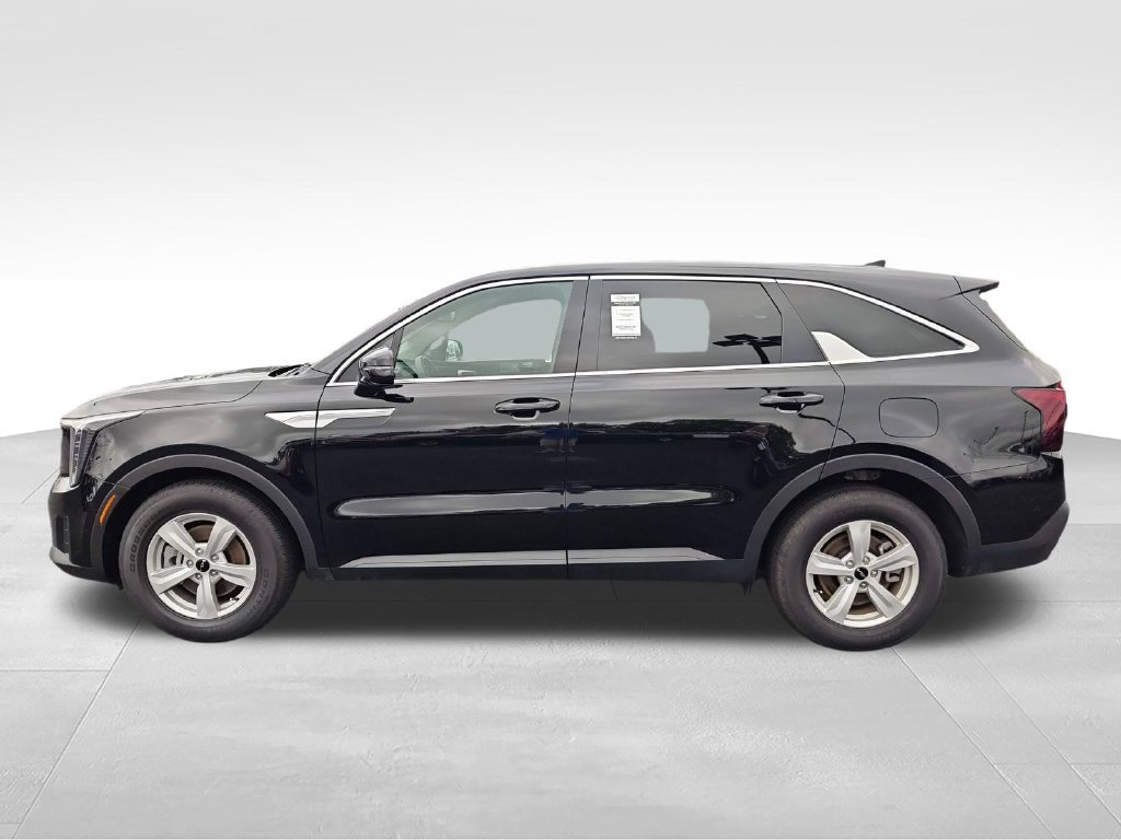 Used 2026 Kia Sorento LX FWD image 2
