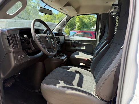 Used 2025 Chevrolet Express 2500 w/ Driver Convenience Package RWD image 7