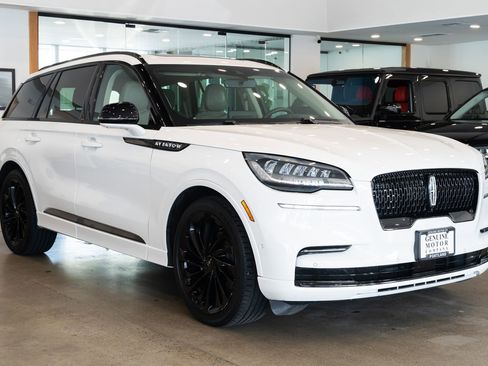 Used 2023 Lincoln Aviator Reserve w/ Equipment Group 201A image 3