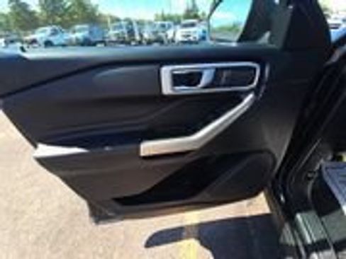 Used 2023 Ford Explorer XLT AWD/4WD image 10