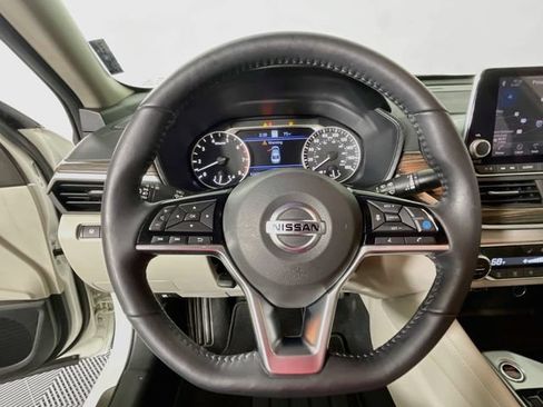 Used 2020 Nissan Altima 2.0 Platinum FWD image 12