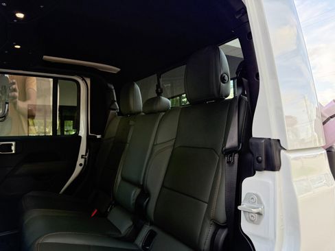 Used 2024 Jeep Gladiator Mojave image 26