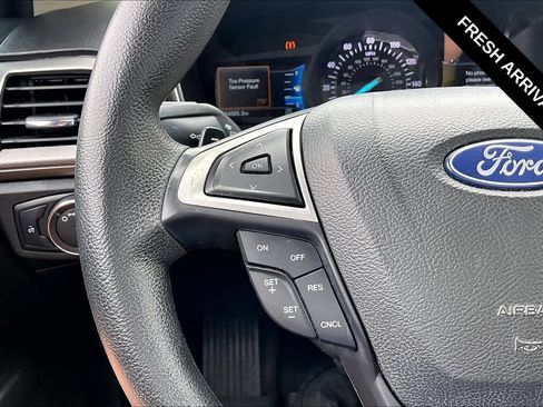 Used 2018 Ford Fusion SE w/ Fusion SE Technology Package FWD image 13