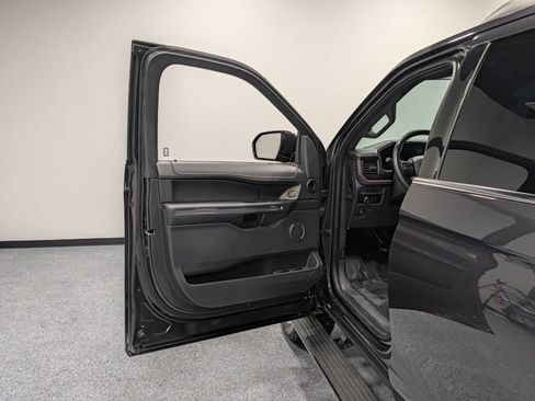 Used 2024 Ford Expedition Limited AWD/4WD image 9