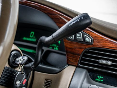 Used 2005 Cadillac De Ville w/ Equipment Group image 31