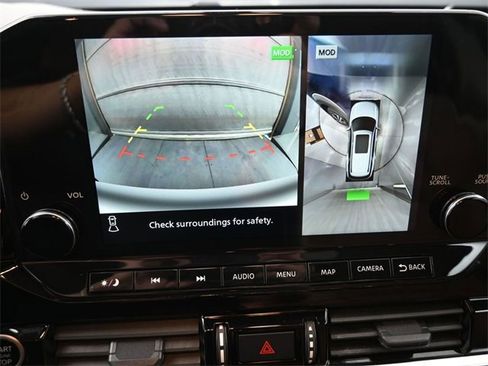 Used 2023 Nissan Pathfinder Platinum image 7