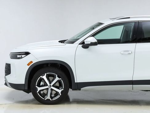 New 2026 Volkswagen Tiguan SE image 42