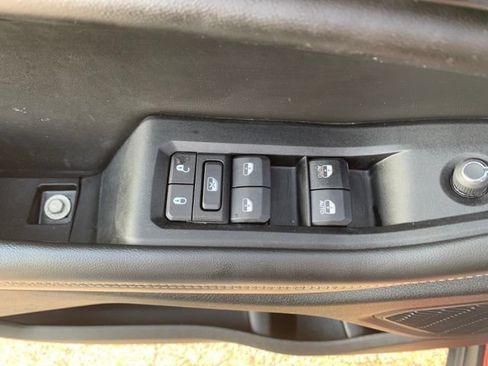 Used 2023 Jeep Grand Cherokee Altitude AWD/4WD image 13