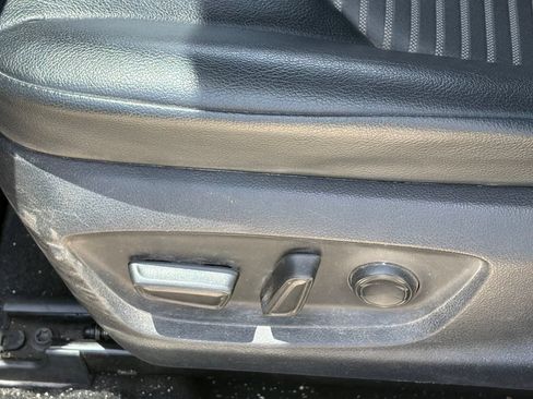 Used 2022 Toyota Camry SE FWD image 11
