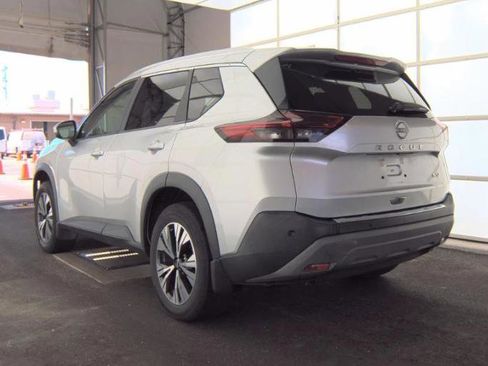 Used 2023 Nissan Rogue SV w/ SV Premium B Package FWD image 5