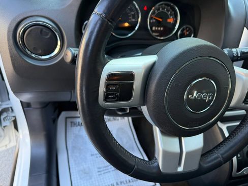Used 2016 Jeep Compass High Altitude AWD/4WD image 23