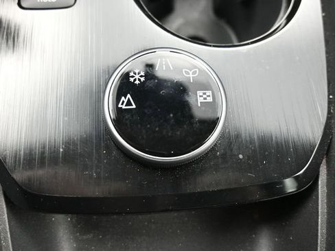 Used 2024 Nissan Rogue SV image 25