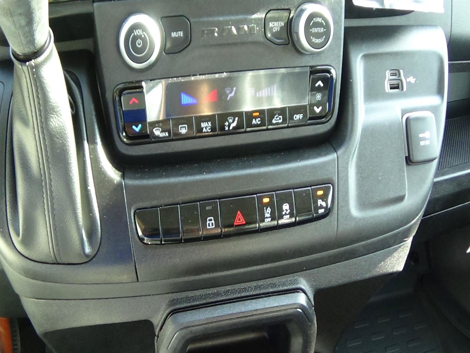 Used 2025 RAM ProMaster 2500 w/ Safety Group FWD image 22
