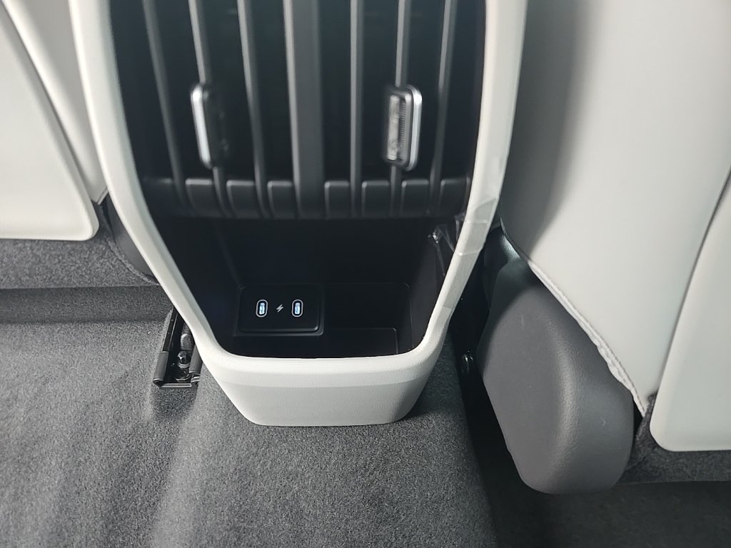 New 2026 Hyundai Kona Limited FWD image 12