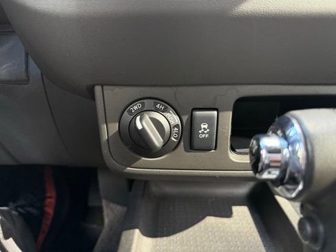Used 2015 Nissan Frontier SV image 17