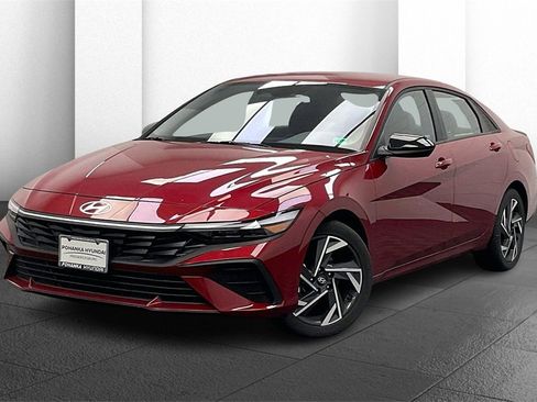 Certified 2025 Hyundai Elantra Sport image 10