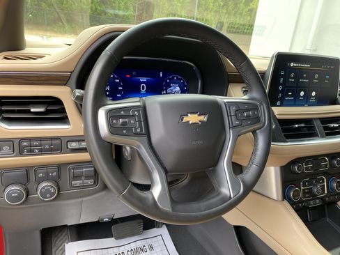 Used 2024 Chevrolet Suburban Premier w/ Premium Package RWD image 17