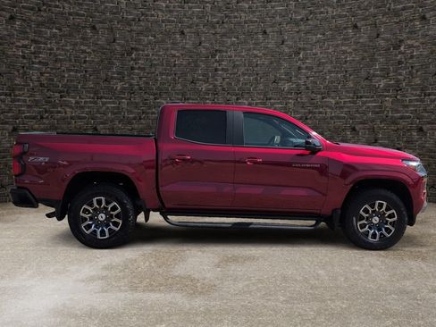 Used 2024 Chevrolet Colorado Z71 w/ Z71 Convenience Package 2 AWD/4WD image 3