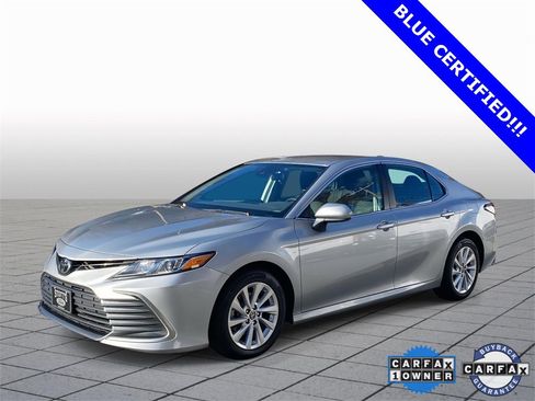 Used 2023 Toyota Camry LE image 3